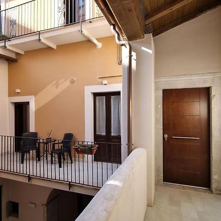 Casa Castello 63 Guest House Л'Акуила Экстерьер фото